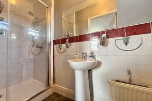 En-suite Shower- click for photo gallery